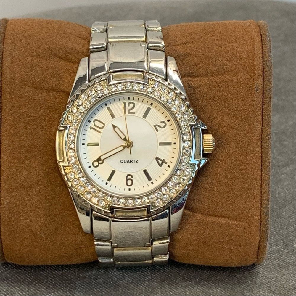 QUARTZ stainless steel round face crystal rhinestone trim watch